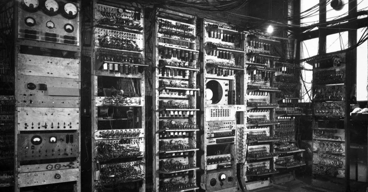 The Manchester Baby computer, which in 1948 successfully executed the first program stored in electronic memory, revolutionizing software development and paving the way for more advanced programming methods.